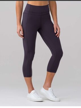 Lululemon Pushing Limits Crop (Nulu 21")
Boysenberry Sz 12